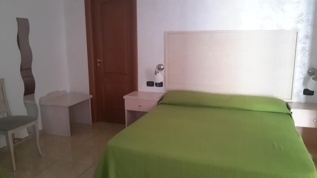 Hotel Miramare Marina di Schiavonea Ruang foto