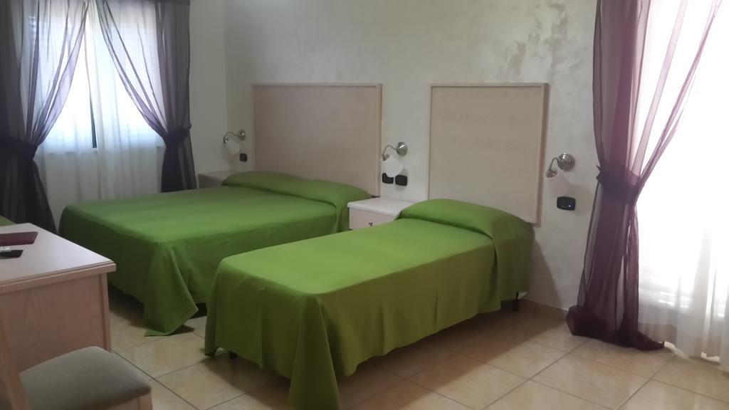 Hotel Miramare Marina di Schiavonea Ruang foto