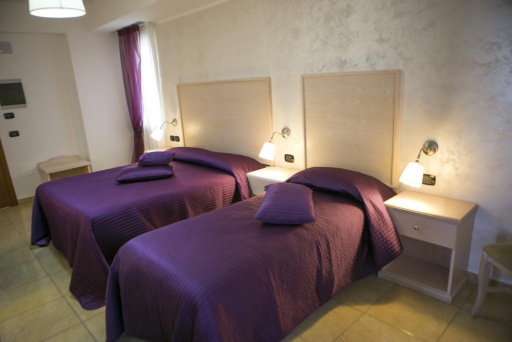 Hotel Miramare Marina di Schiavonea Ruang foto