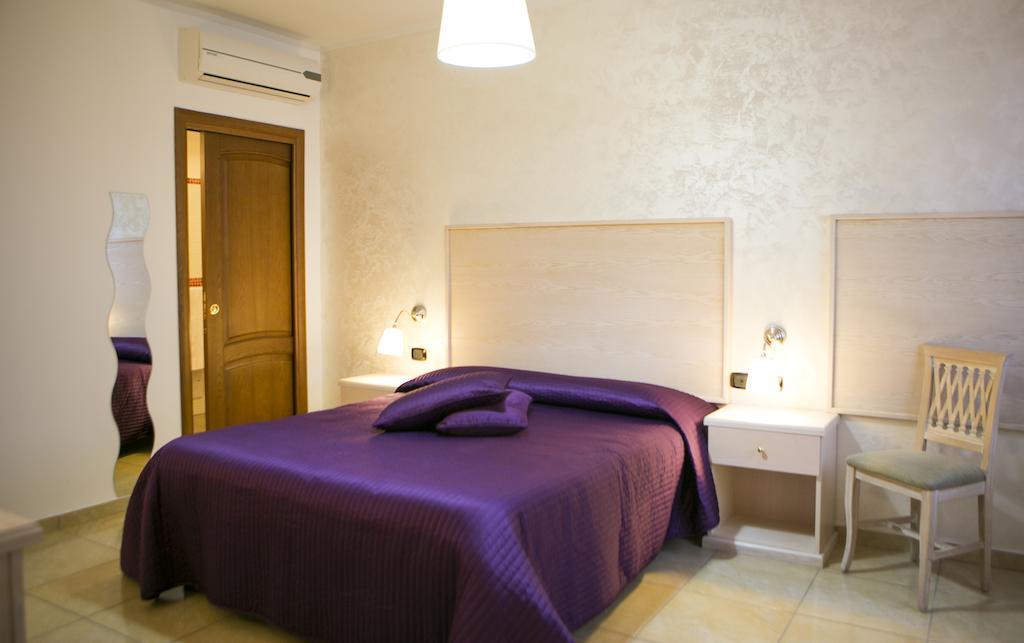 Hotel Miramare Marina di Schiavonea Ruang foto