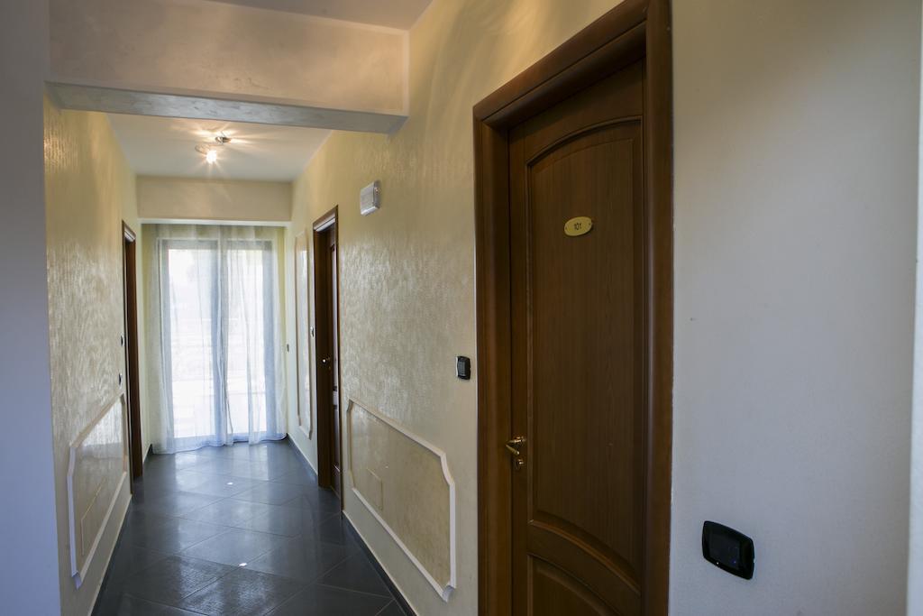 Hotel Miramare Marina di Schiavonea Ruang foto
